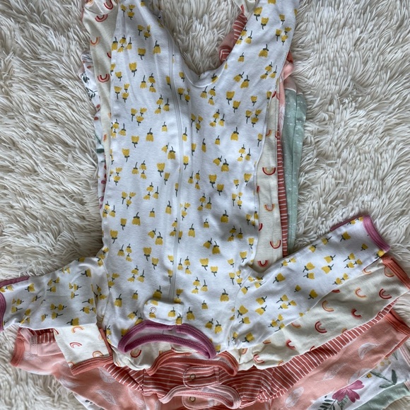 ❌SOLD❌16 onesies - Picture 4 of 7